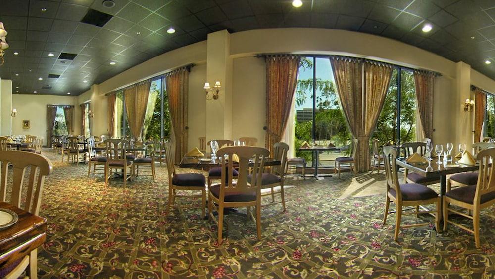 Hotel Zessa Orange County Airport, A Doubletree By Hilton Santa Ana Exterior foto