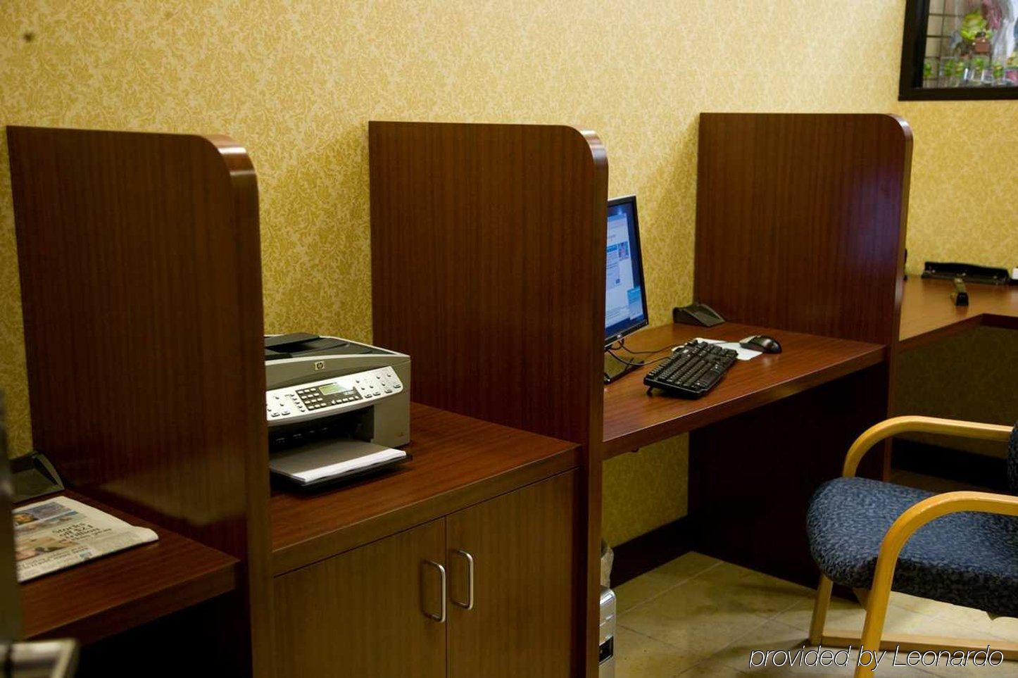 Hotel Zessa Orange County Airport, A Doubletree By Hilton Santa Ana Facilidades foto