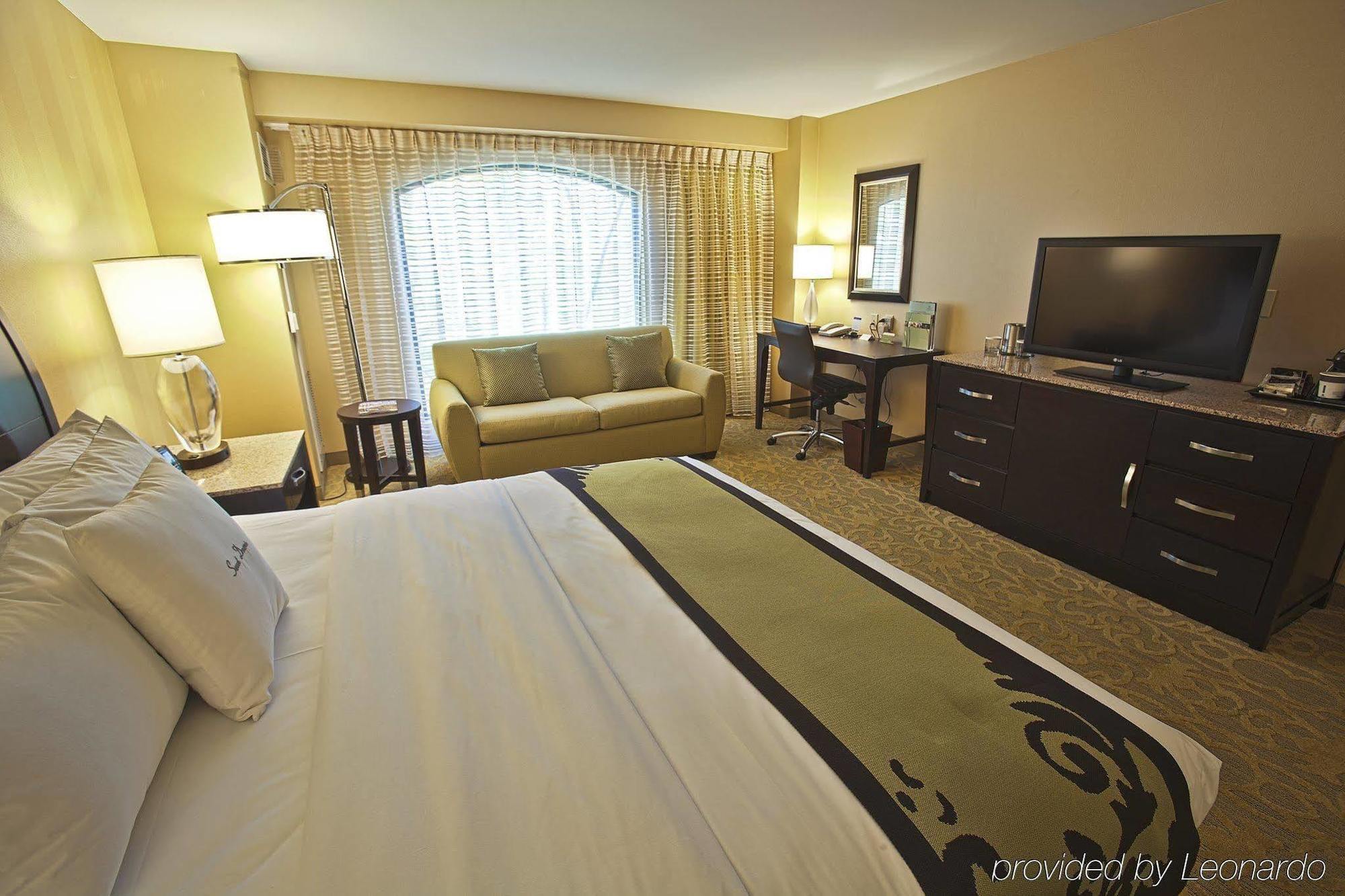 Hotel Zessa Orange County Airport, A Doubletree By Hilton Santa Ana Habitación foto