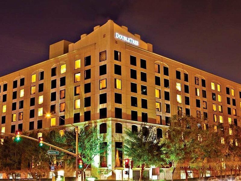 Hotel Zessa Orange County Airport, A Doubletree By Hilton Santa Ana Exterior foto